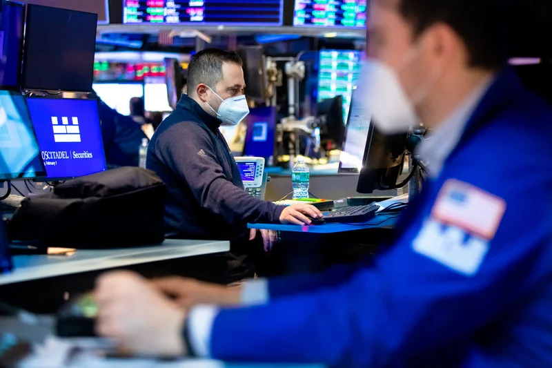 Nasdaq Futures Slip: What the Fed Minutes and Tariff Data Really Mean